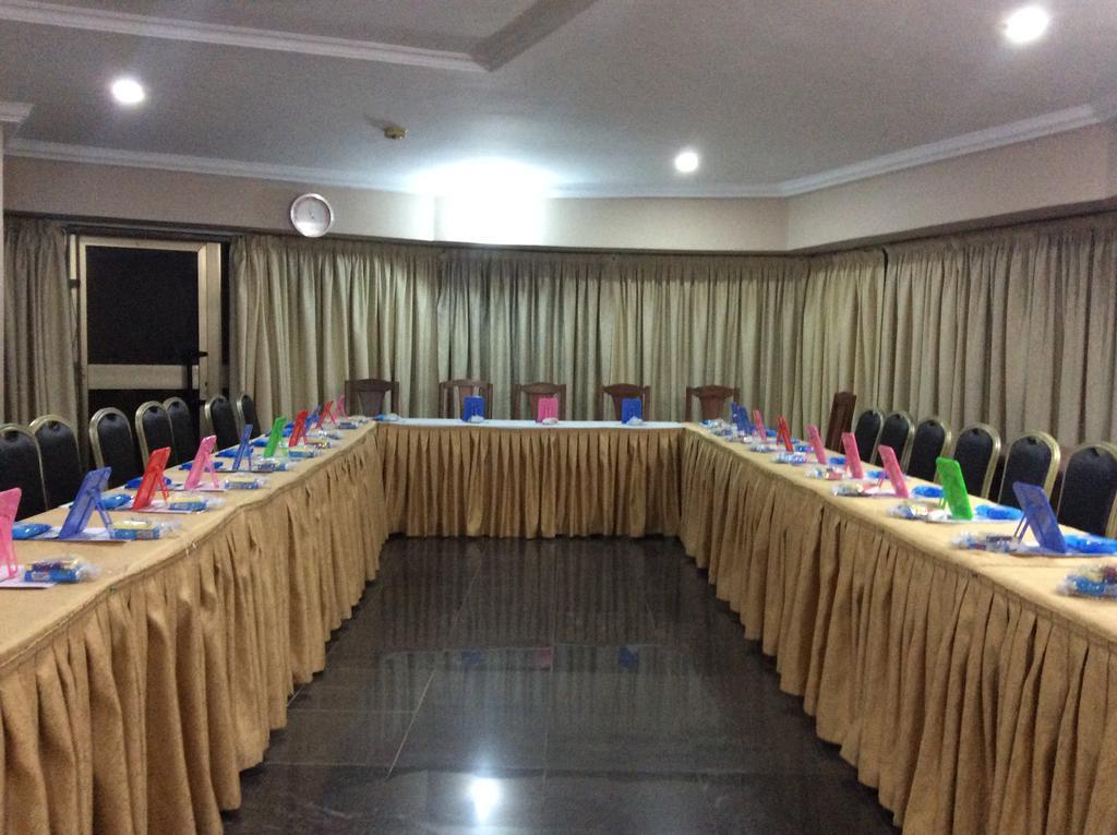 Eastgate Hotel Accra Esterno foto